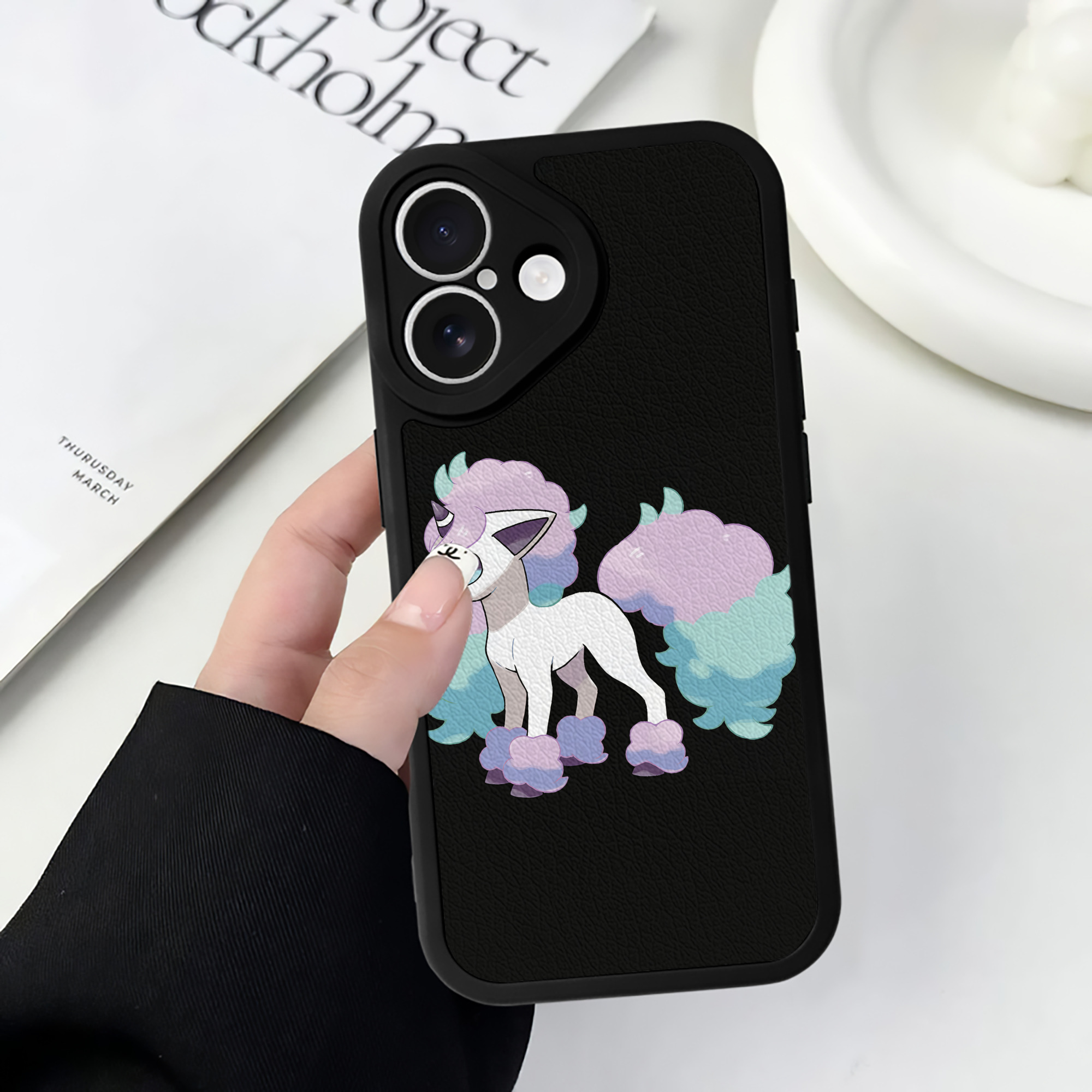 （画像用） ポケットモンスター Pokémon 【iPhone 16シリーズ対応】シリコンスマホケース（レザー調） 材質：シリコン